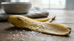 Posyp skórkę banana solą: prosta i skuteczna sztuczka, która naprawdę działa